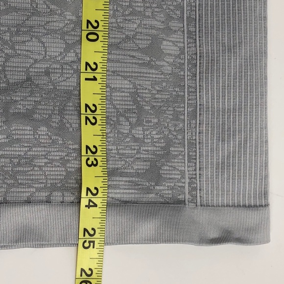 Fabletics RacerBack Gray Floral Pattern Tank - Picture 5 of 6